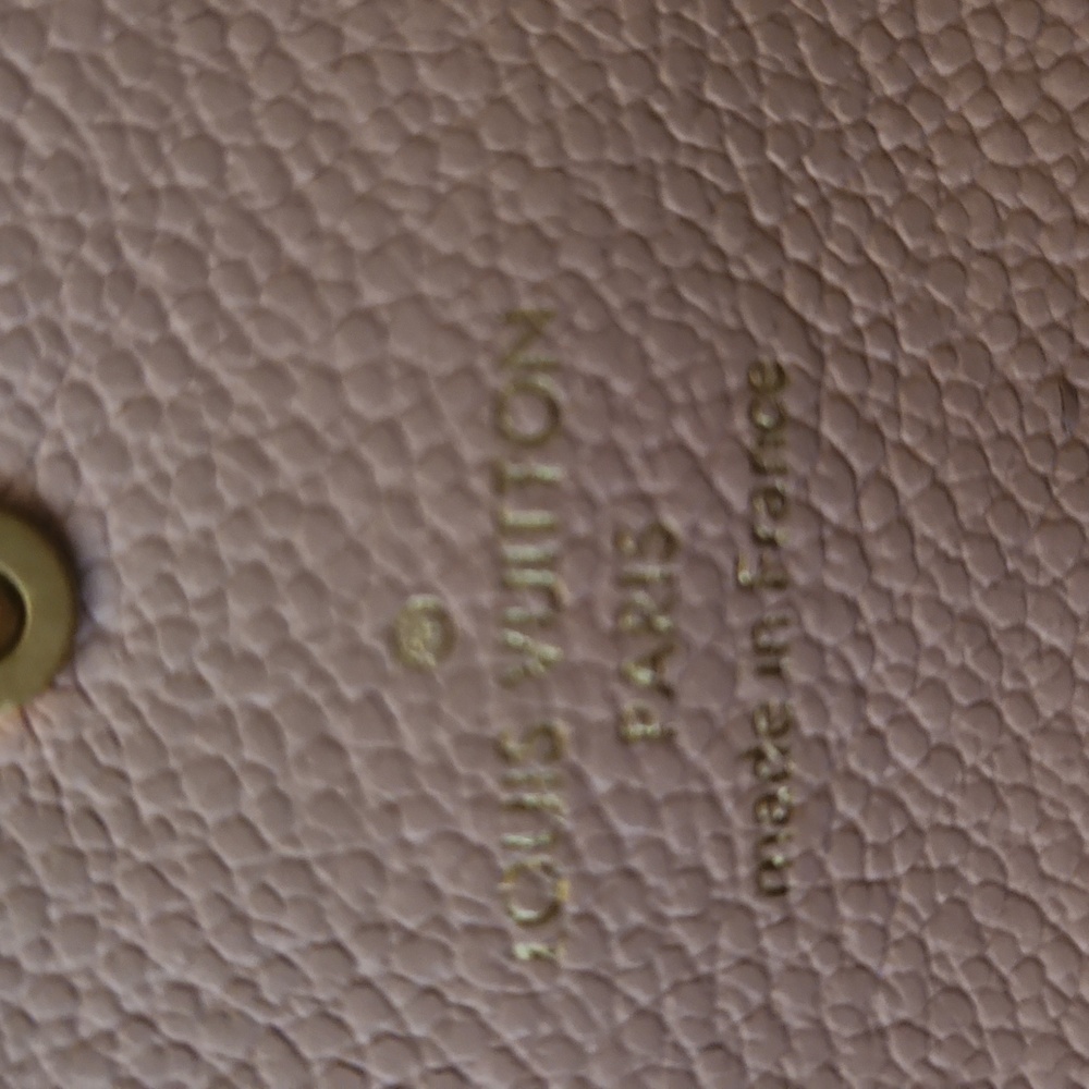Louis Vuitton - Picture 6 of 10